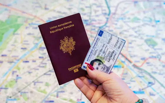 Pièce d'identité à l'hôtel : pourquoi il ne faut jamais la laisser et comment protéger vos copies avec un filigrane